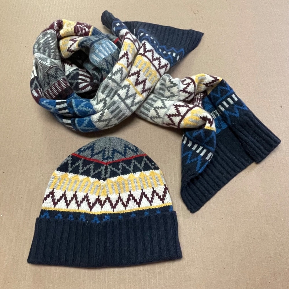 Gap Men's Wool/Nylon Blend Crazy Fair Isle Scarf Hat Set Cabincore Cozy Warmth